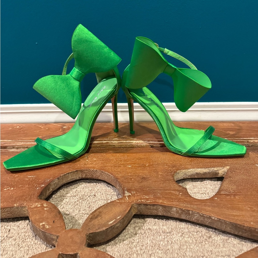 Green Bow High Heels - Picture 3 of 5